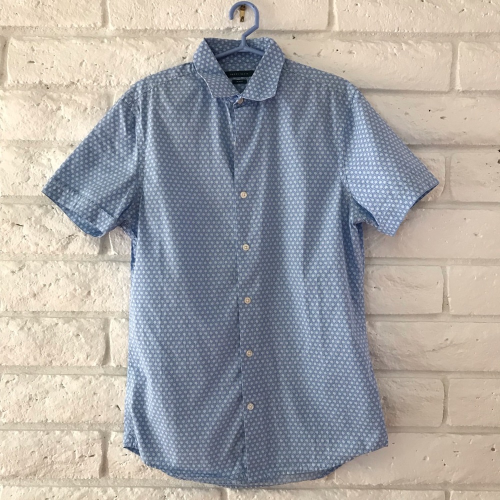 Perry Ellis buttons down shirt